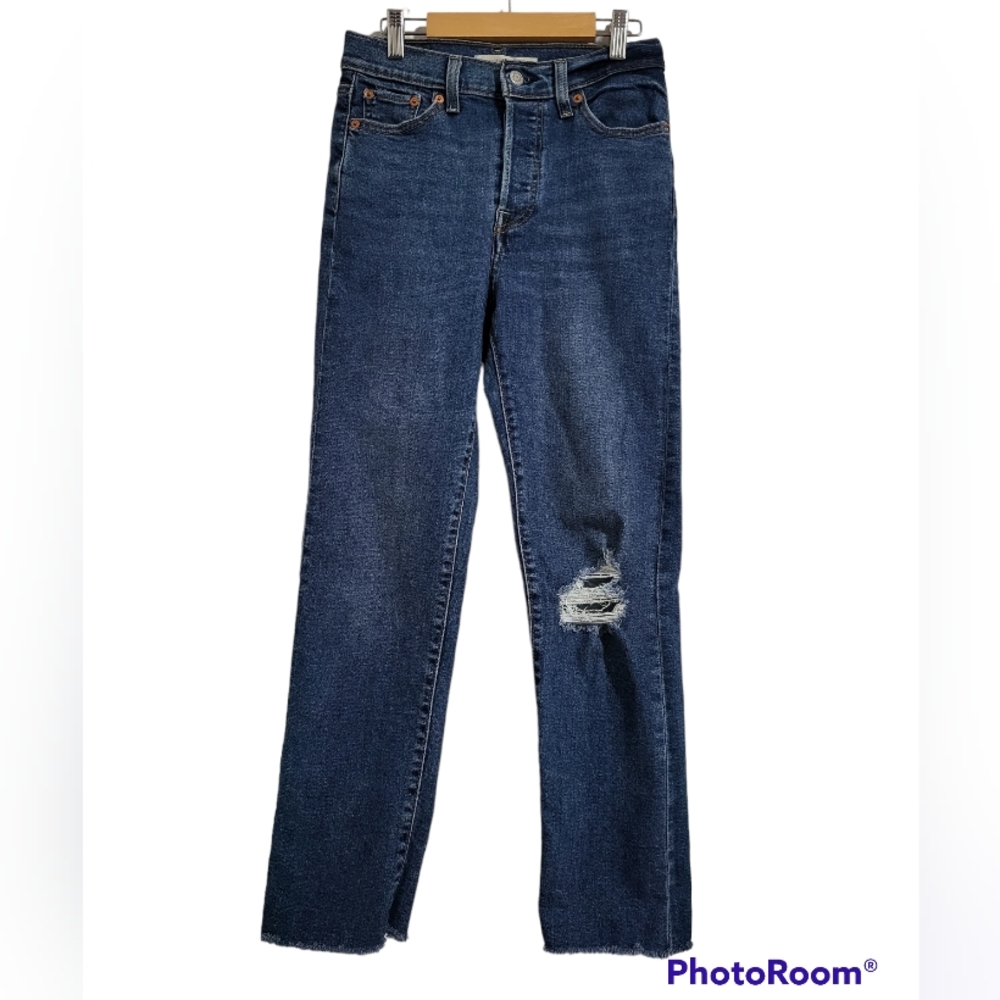 Levi's Wedgie‎ Straight Freyed Hem Medium Wash Size 26